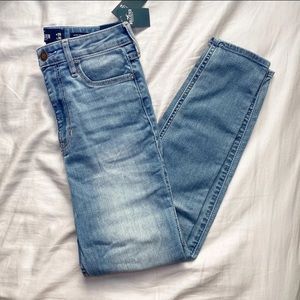 SOLD‼️: NWT Hollister Jeans